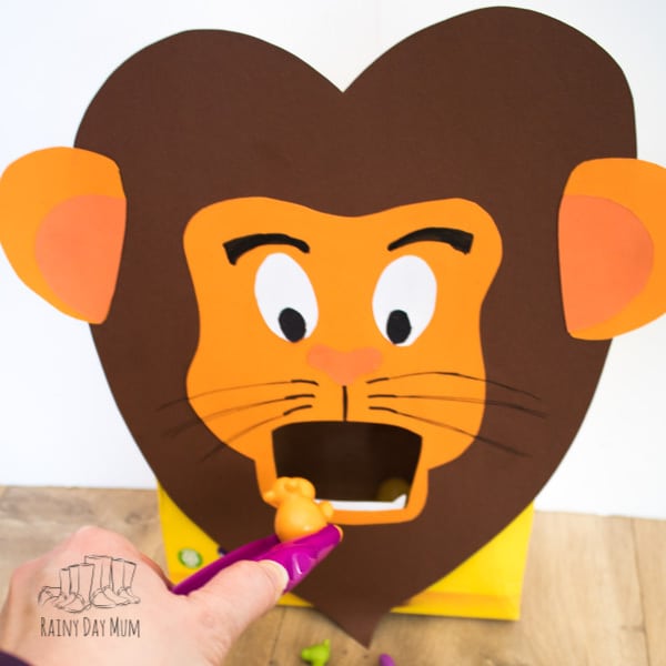 Zoo themed activities for toddlers and preschoolers to have fun, learn and read together